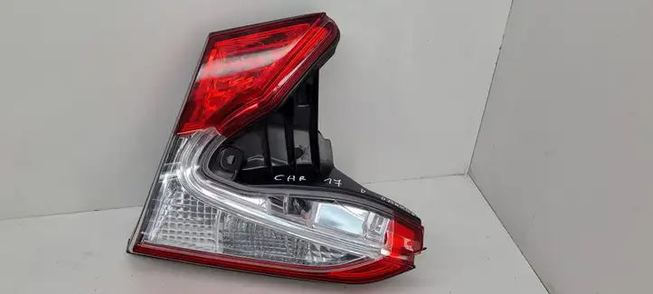 Toyota C-HR I (2016 - 2022) 81580F401000 Задний фонарь в крышке багажника — фото 1