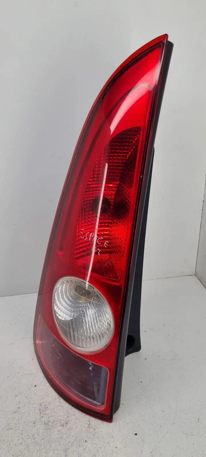 Renault Espace - Grand espace IV (2004 - 2014) 8200027153 Задний фонарь в кузове — фото 1