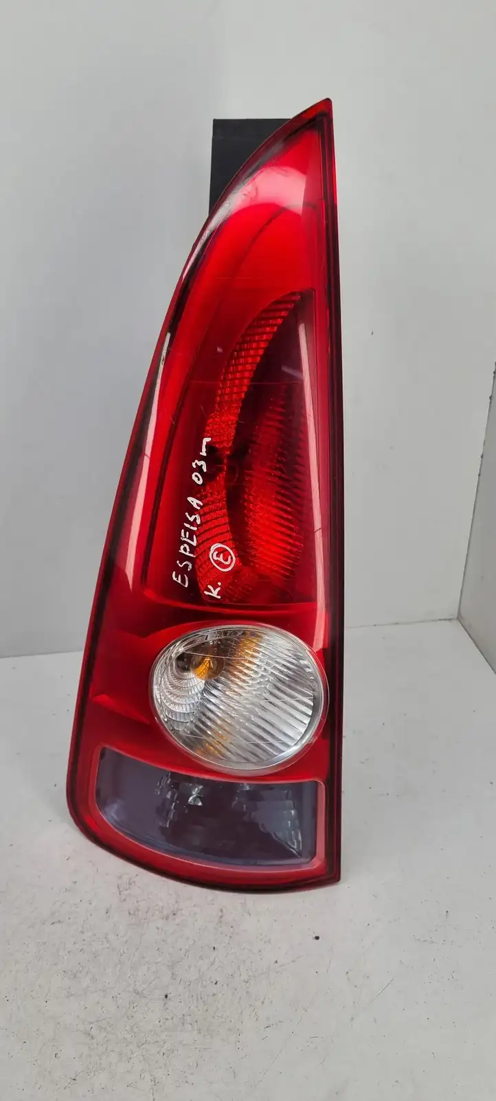 Renault Espace - Grand espace IV (2004 - 2014) 8200027153 Задний фонарь в кузове — фото 1