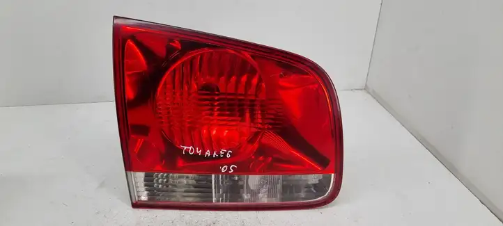 Volkswagen Touareg I (2002 - 2010) 7L6945093H Задний фонарь в крышке багажника — фото 1