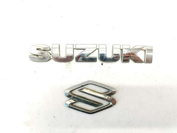 Suzuki Liana (2001 - 2004)   Значок производителя / буквы модели