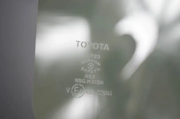 Toyota RAV 4 (XA40) (2012 - 2018) 43R005844 Заднее боковое стекло — фото 9