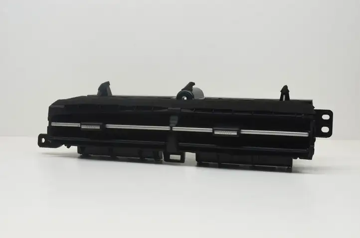 Toyota Prius (XW30) (2009 - 2015) 5567047070 Воздушная решетка панели — фото 1