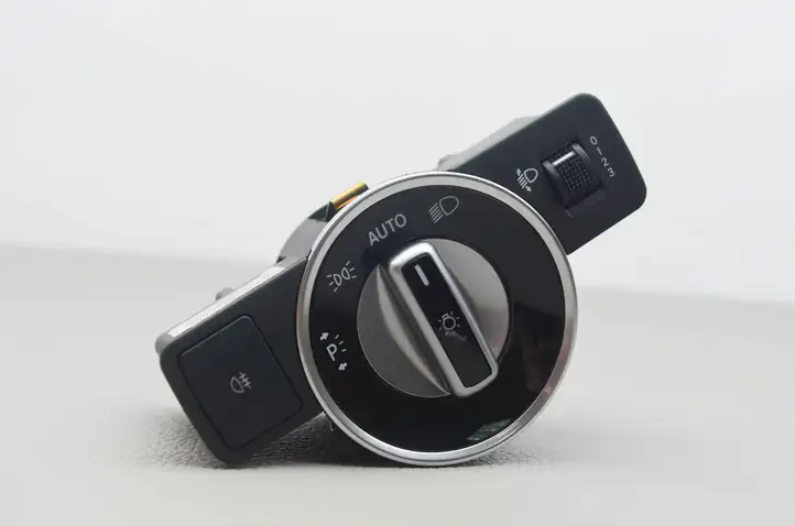 Mercedes-Benz C W204 (2007 - 2014) A2049053103 Включатель фонарей — фото 1