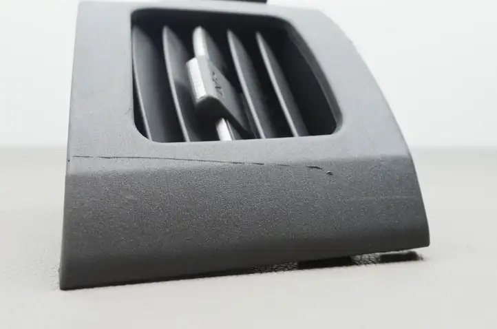 Toyota Prius (XW30) (2009 - 2015) 5566047030 Воздушная решетка панели — фото 7