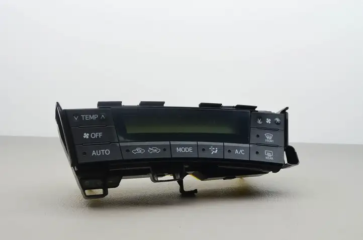 Toyota Prius (XW30) (2009 - 2015) 75D726 Управление климат контролем — фото 1