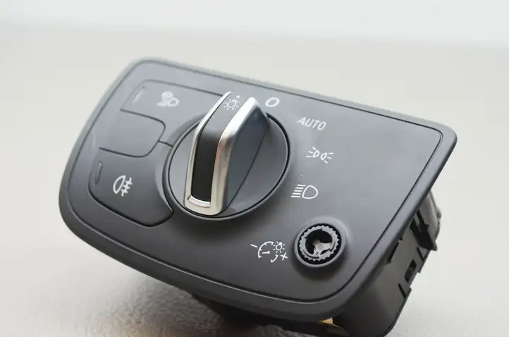 Audi A6 C7 (2014 - 2018) 4G0941531BE Включатель фонарей — фото 7