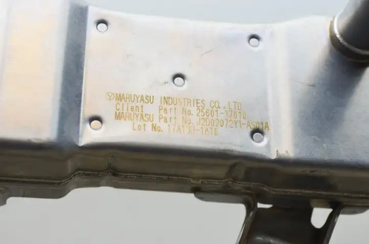 Toyota Prius (XW30) (2009 - 2015) 2560137010 Охладитель клапана EGR — фото 3