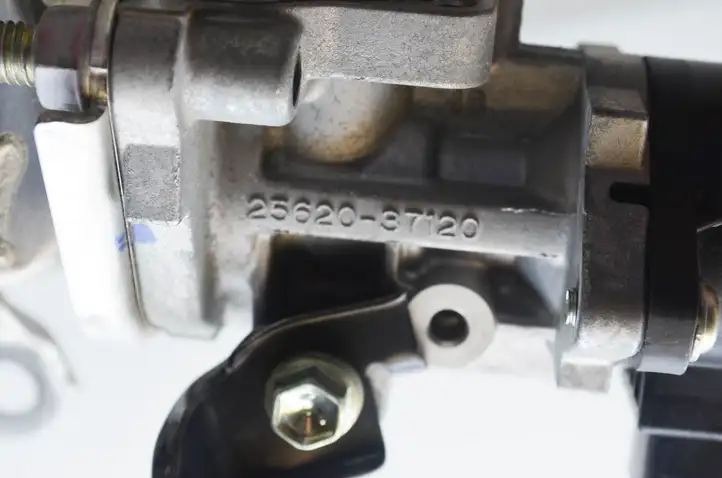 Toyota Prius (XW30) (2009 - 2015) 2560137010 Охладитель клапана EGR — фото 4