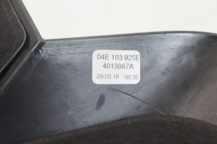 Audi A4 S4 B9 (2015 - 2019) 04E103925E Крышка двигателя декоративная — фото 3