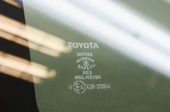 Toyota RAV 4 (XA40) (2012 - 2018) 43R005844 Заднее боковое стекло — фото 3