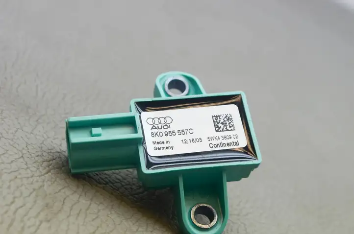 Audi A4 S4 B8 8K (2011 - 2015) 8K0955557C Датчик удара SRS — фото 8
