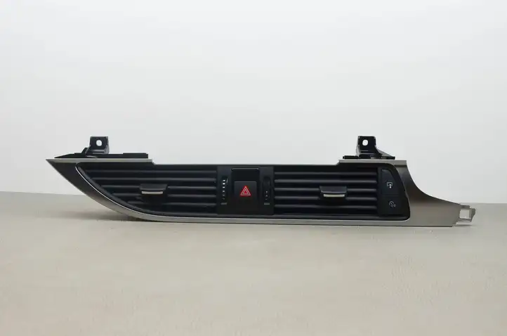 Audi A6 C7 (2011 - 2014) 4G28209514G0941509 Воздушная решетка панели — фото 1