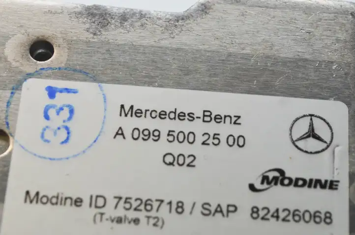 Mercedes-Benz C W205 (2014 - 2021) A0995002500 Радиатор масла двигателя — фото 9