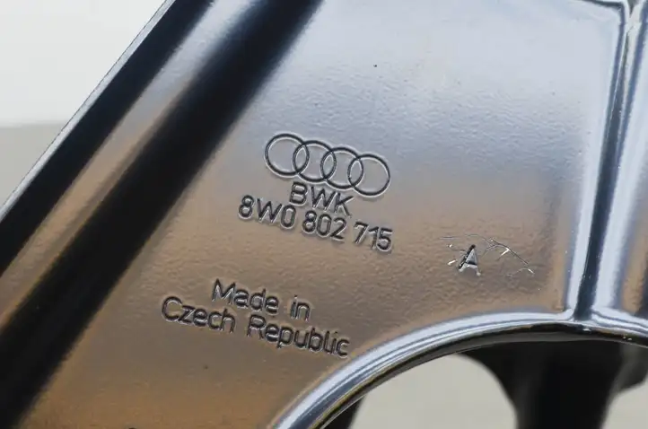 Audi A4 S4 B9 (2015 - 2019) 8W0802715A Кронштейн запасного колеса — фото 9