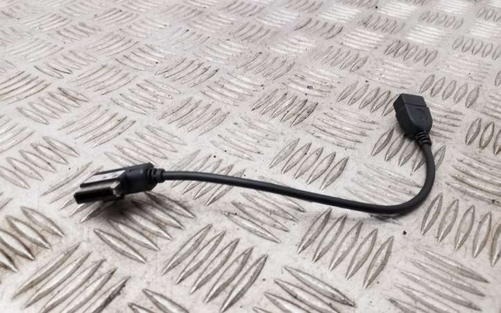 Volkswagen Touareg II (2010 - 2018)  5N0035558 Разъем USB