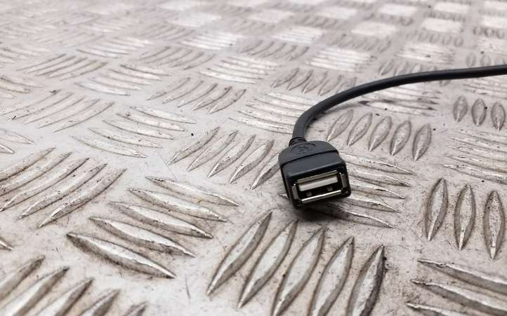Volkswagen Touareg II (2010 - 2018)  5N0035558 Разъем USB