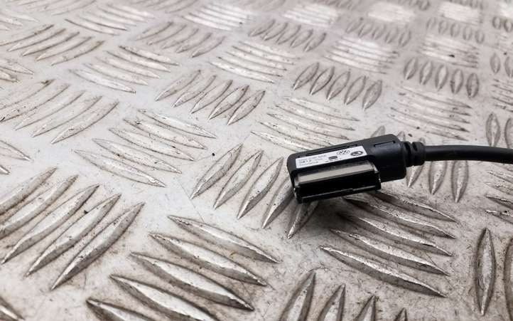 Volkswagen Touareg II (2010 - 2018)  5N0035558 Разъем USB