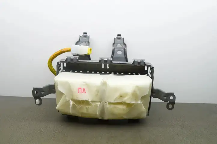 Toyota Prius (XW30) (2009 - 2015) Подушка безопасности пассажира — фото 1