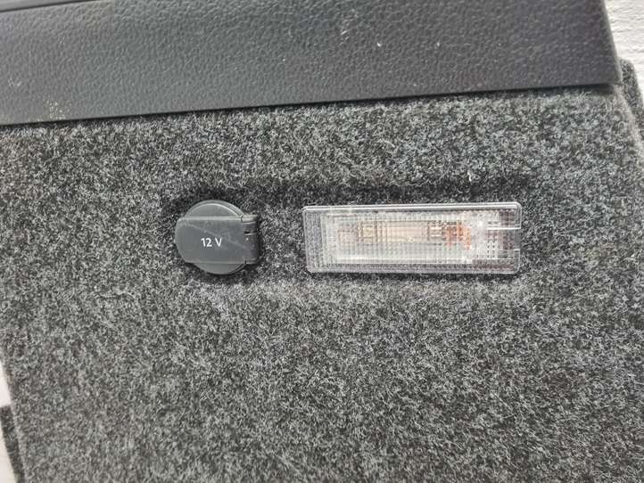 Volkswagen Tiguan (2007 - 2011)  5N0867427AA Боковая панель
