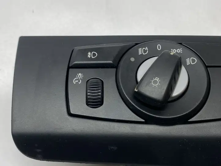 BMW X5 E70 (2006 - 2013) 9134728 Включатель фонарей — фото 3