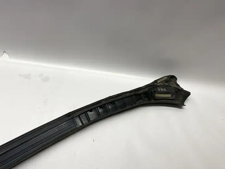 Ford Mustang VI (2015 - ) FR3B6321597A Уплотнитель передней двери — фото 8