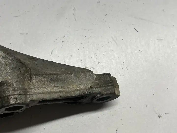 BMW 5 F10 F11 (2009 - 2016) 7810698 Кронштейн топливного насоса — фото 5
