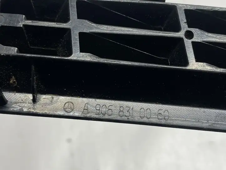 Mercedes-Benz Sprinter W906 (2006 - 2018) A9068310060 Воздушная решетка панели — фото 7