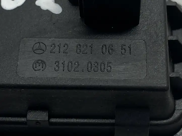 Mercedes-Benz C W205 (2014 - 2021) A2128210651 Кнопка закрытия багажника — фото 8
