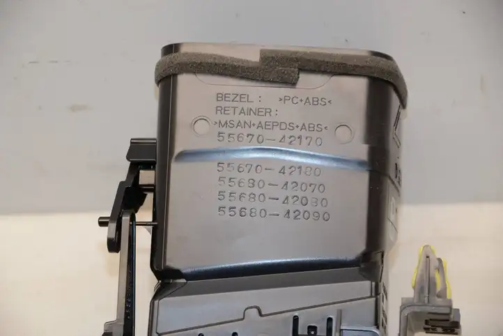 Toyota RAV 4 (XA40) (2012 - 2018) 5568042070 Боковой воздушный дефлектор — фото 4