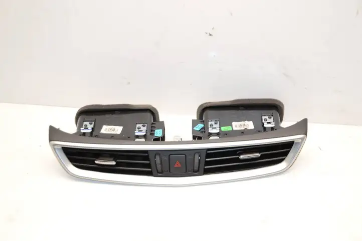Nissan Qashqai (2017 - 2020) 687504EA0B Центральный воздушный дефлектор — фото 1