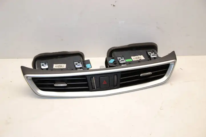 Nissan Qashqai (2017 - 2020) 687504EA0B Центральный воздушный дефлектор — фото 2