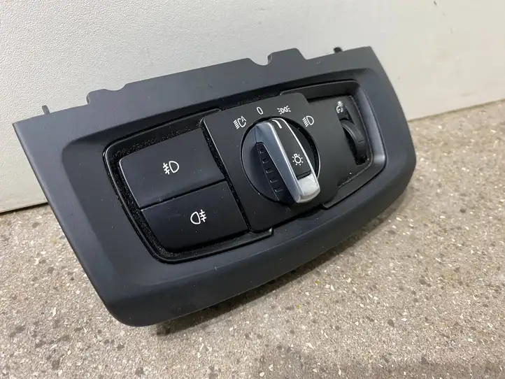 BMW X5 F15 (2013 - 2017) 9311727 Включатель фонарей — фото 5