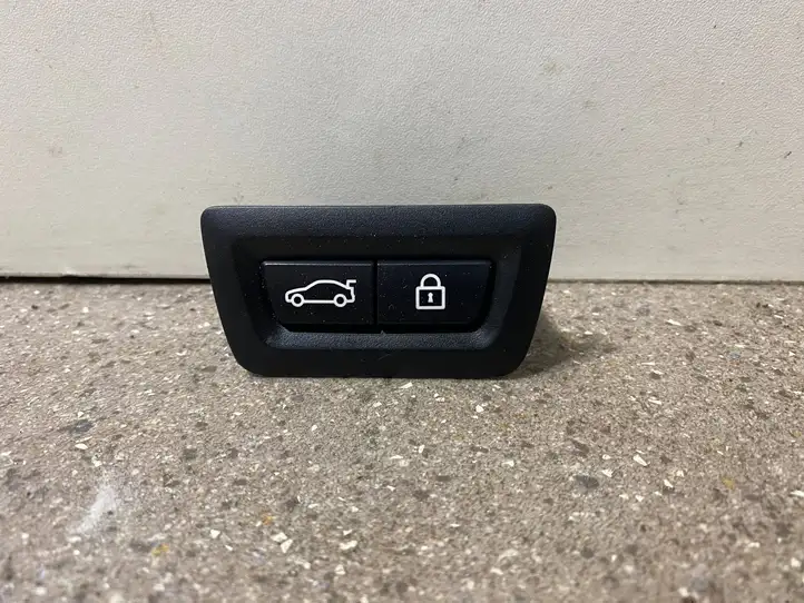 BMW X5 F15 (2013 - 2017) 9275121 Кнопка закрытия багажника — фото 1