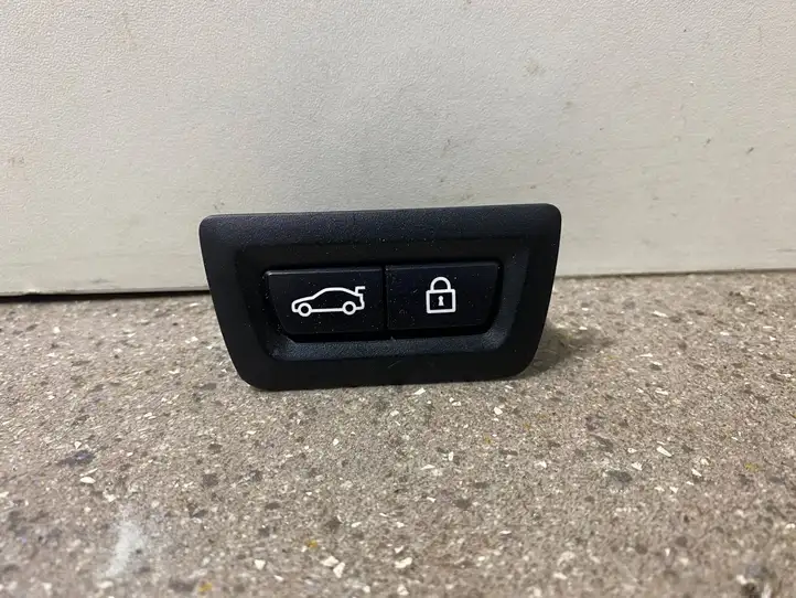 BMW X5 F15 (2013 - 2017) 9275121 Кнопка закрытия багажника — фото 2