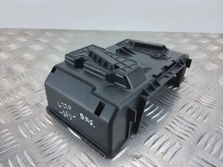 Mercedes-Benz C W205 (2014 - 2021)  A2055400840 Крышка ящика предохранителей