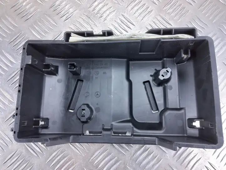 Mercedes-Benz C W205 (2014 - 2021)  A2055400840 Крышка ящика предохранителей