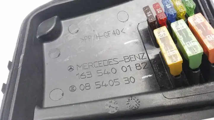 Mercedes-Benz ML W163 (1997 - 2005) 1635400182 Крышка ящика предохранителей — фото 4