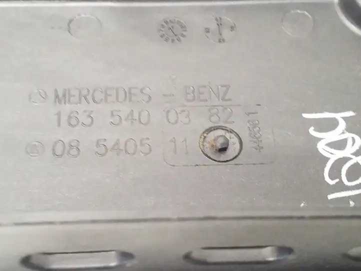 Mercedes-Benz ML W163 (1997 - 2005) A1635844326 Крышка ящика предохранителей — фото 6