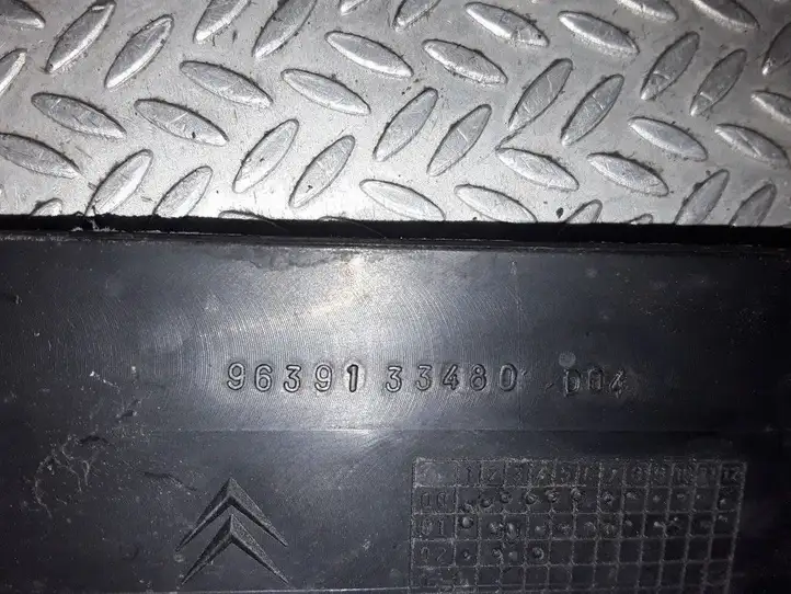Citroen C5 (2001 - 2004) 9639133480 Крышка ящика предохранителей — фото 3