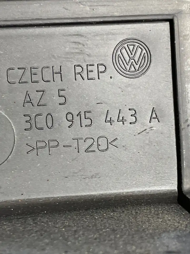 Volkswagen Tiguan (2011 - 2016) 3C0915443A Ящик аккумулятора — фото 3