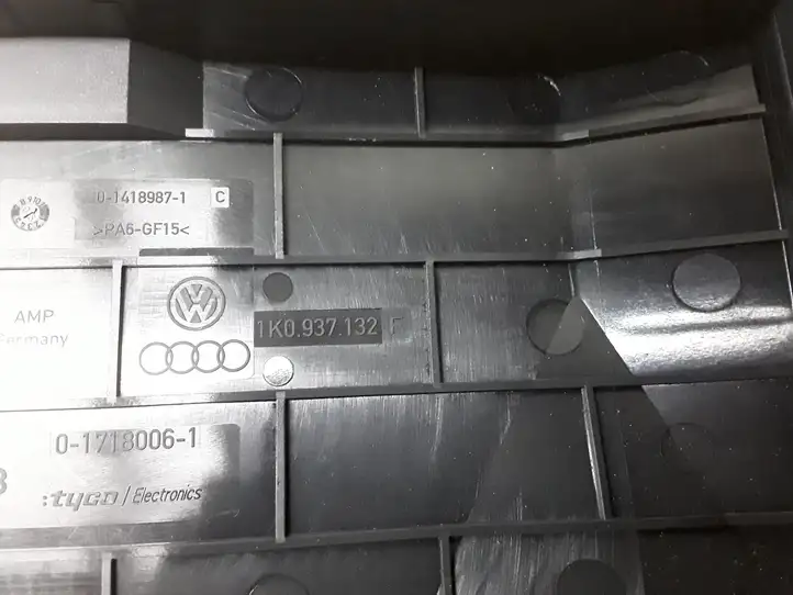 Volkswagen Golf V (2003 - 2009) 1K0937132F Крышка ящика предохранителей — фото 4