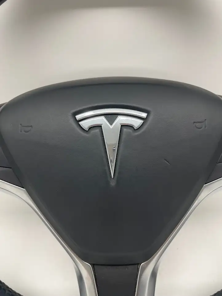 Tesla Model X (2015 - 2021) 1036774 Руль — фото 3