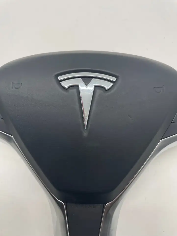 Tesla Model X (2015 - 2021) 1036779 Подушка безопасности руля — фото 4