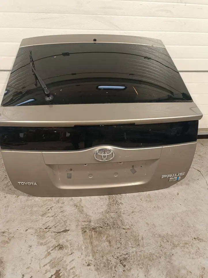 Toyota Prius (XW20) (2003 - 2009) Крышка багажника — фото 1