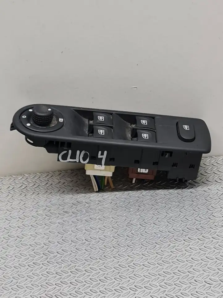 Renault Clio IV (2012 - 2019) 254113300R Блок кнопок стеклоподъемников — фото 2