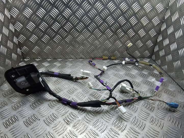 Toyota Prius (XW30) (2009 - 2015)  8215147320G Проводка передних дверей
