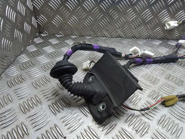 Toyota Prius (XW30) (2009 - 2015)  8215147320G Проводка передних дверей