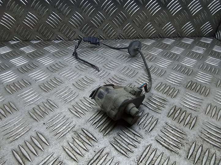 Volkswagen Tiguan (2007 - 2011)  5N0810773D Электропривод центрального замка крышки бака