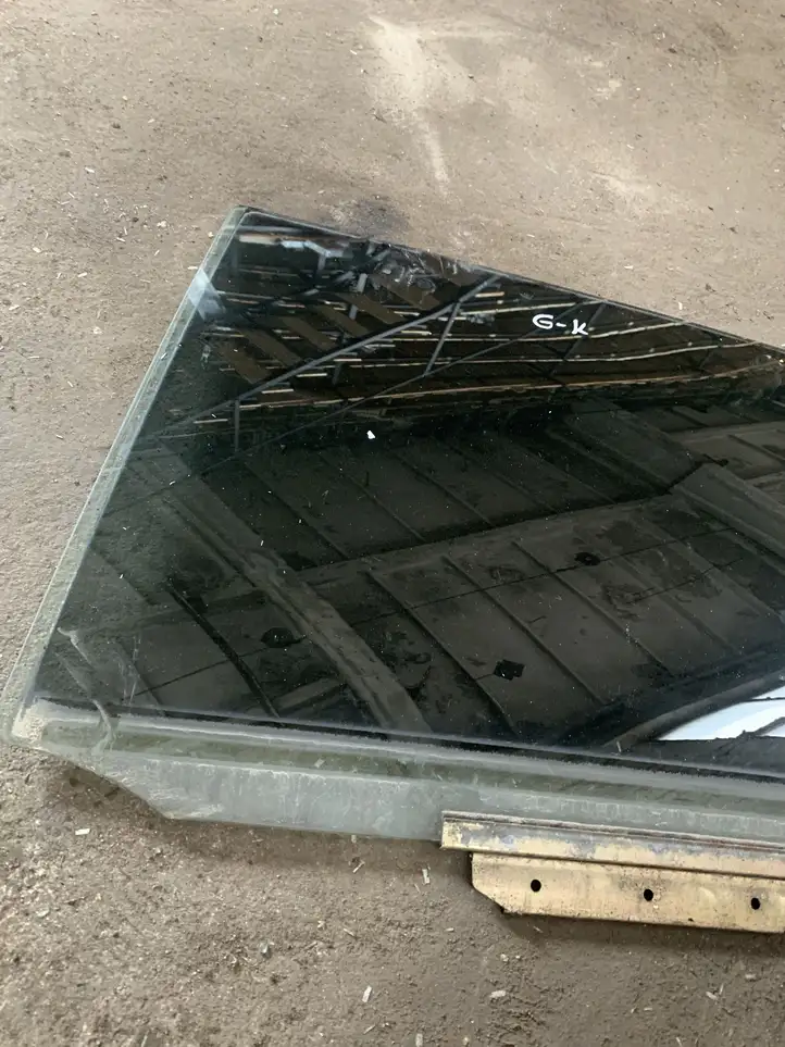 Toyota Corolla E120 E130 (2000 - 2004) Стекло задней двери — фото 1